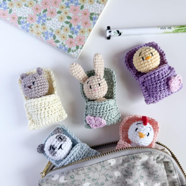 Les copains de poche et leurs sacs de couchage - Patron de crochet