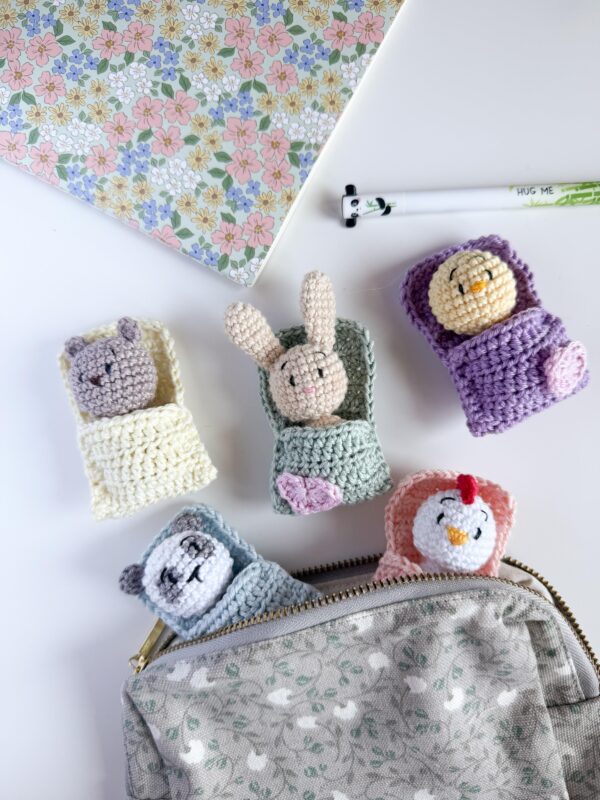 Les copains de poche et leurs sacs de couchage - Patron de crochet
